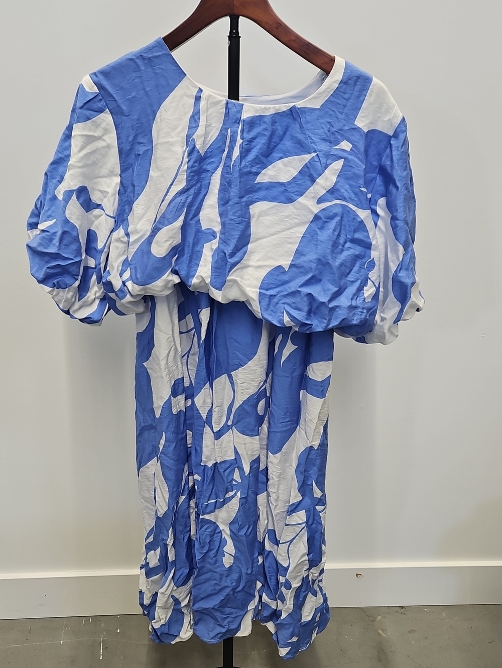 Vigoss Blue & White Abstract Puff-Sleeve 2 Pc Set: Midi Skirt + Cropped Top